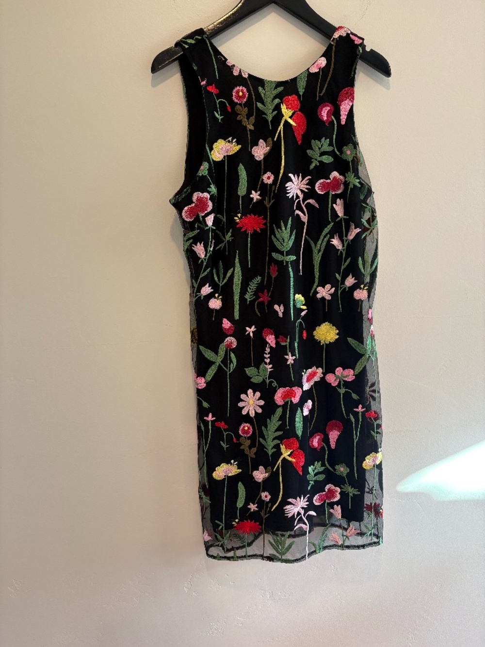 Sam Edelman black dress with flowered embroidery/6/ slip lining and black sash
